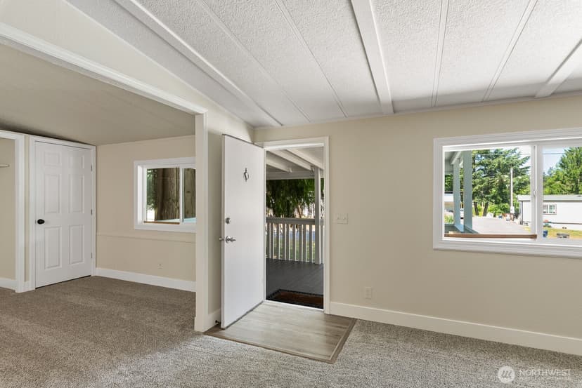 Property photo for 922 124th Place NW, Marysville photo 6