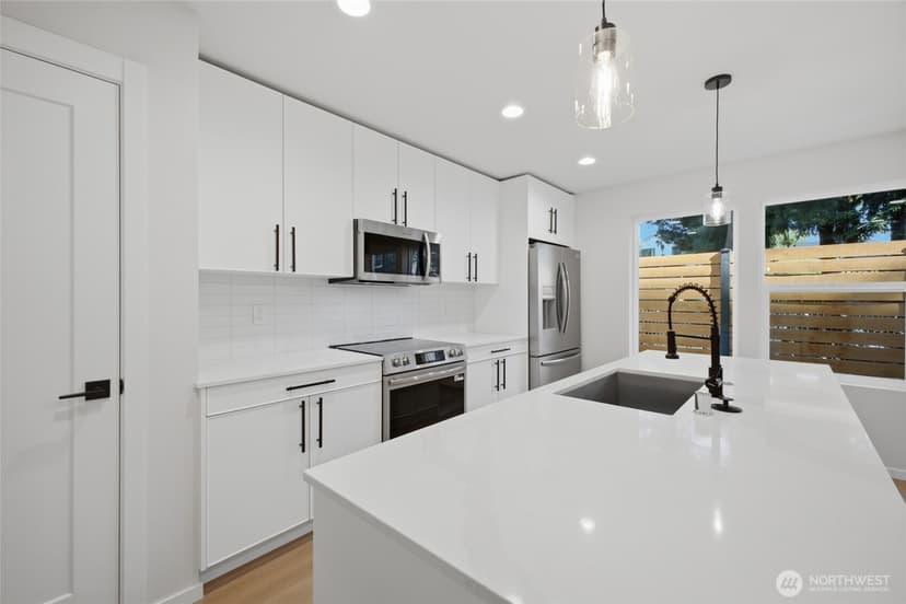 Property photo for 9811 Linden Avenue N, Seattle photo 2