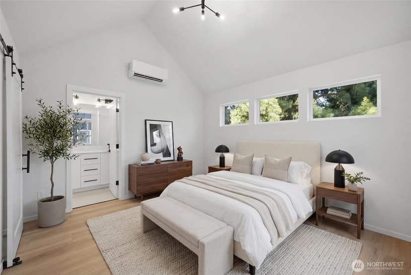 Property photo for 9811 Linden Avenue N, Seattle photo 6