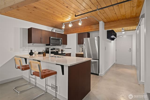 Property photo for 401 9th Avenue N #616, Seattle photo 2