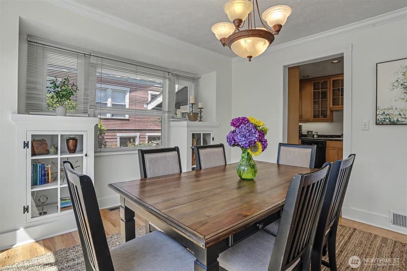 Property photo for 322 N 81St Street, Seattle photo 9