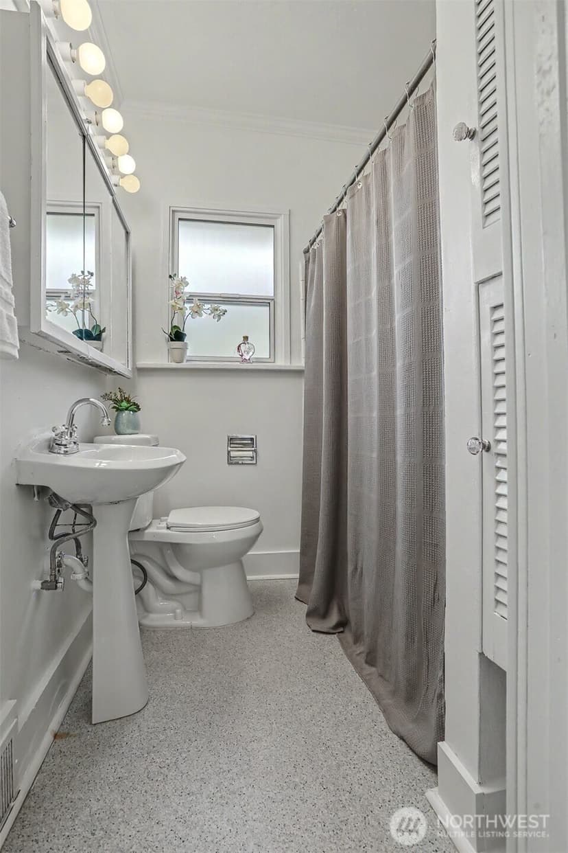 Property photo for 322 N 81St Street, Seattle photo 18