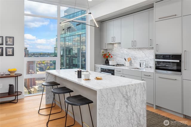 Property photo for 121 Stewart Street #3702, Seattle photo 2