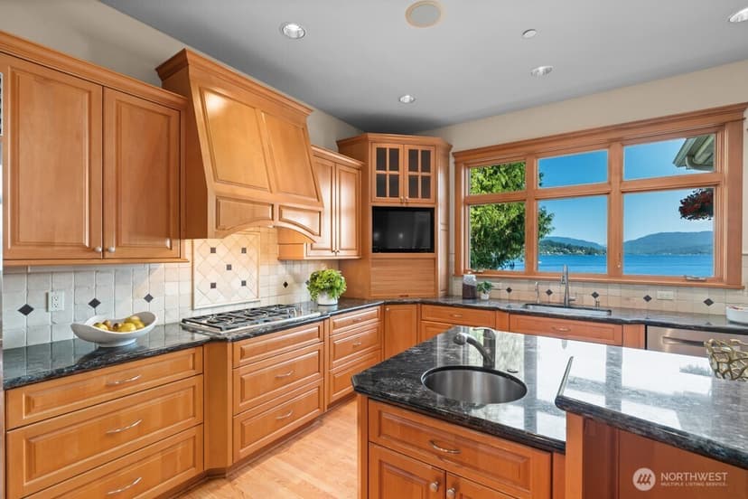 Property photo for 454 W Lake Sammamish Parkway NE, Bellevue photo 6