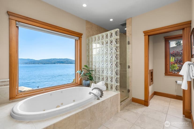 Property photo for 454 W Lake Sammamish Parkway NE, Bellevue photo 15