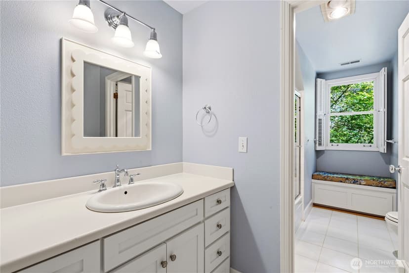 Property photo for 13555 NE 54th Place, Bellevue photo 34