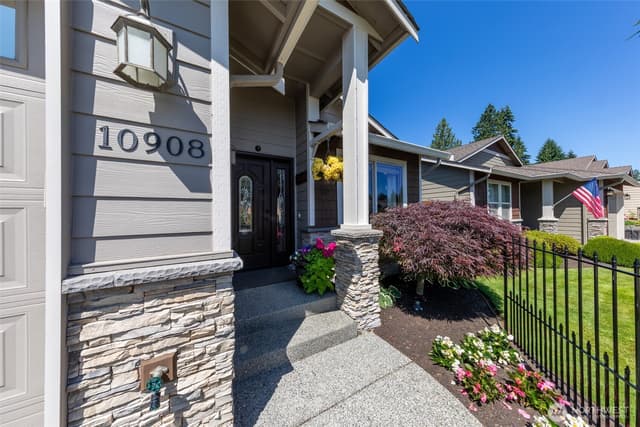 Property photo for 10908 24th Drive SE, Everett photo 3