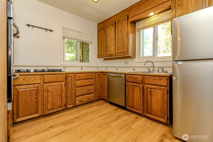 Property photo for 10082 Des Moines Memorial Drive S, Seattle photo 9