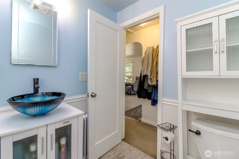 Property photo for 10082 Des Moines Memorial Drive S, Seattle photo 13