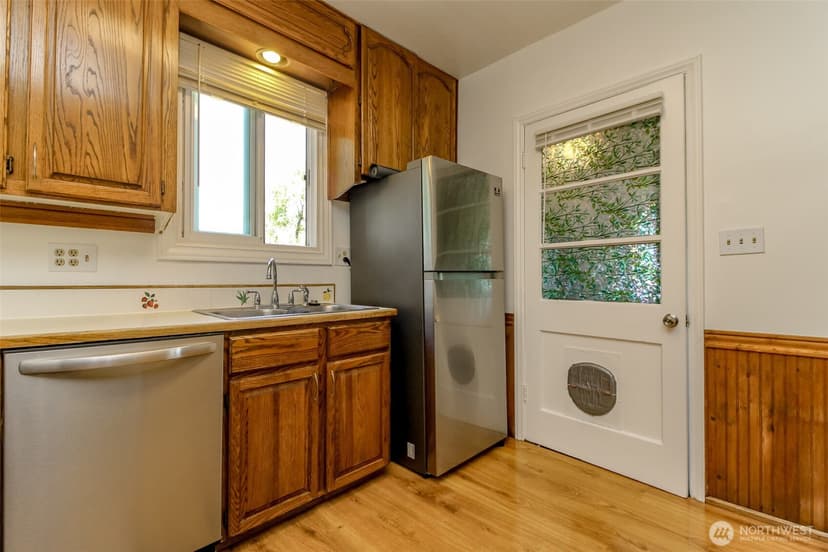 Property photo for 10082 Des Moines Memorial Drive S, Seattle photo 11