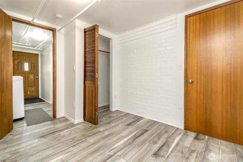 Property photo for 10082 Des Moines Memorial Drive S, Seattle photo 28
