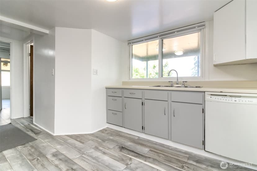Property photo for 10082 Des Moines Memorial Drive S, Seattle photo 26