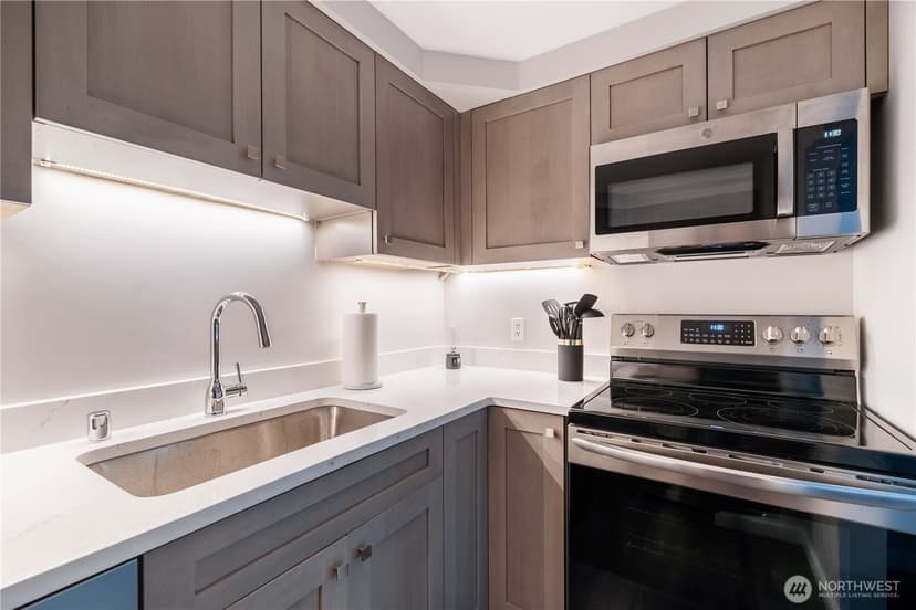 Property photo for 2700 4th Avenue #503, Seattle photo 16