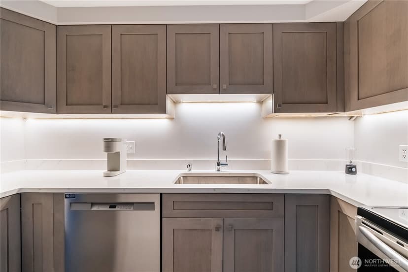Property photo for 2700 4th Avenue #503, Seattle photo 14