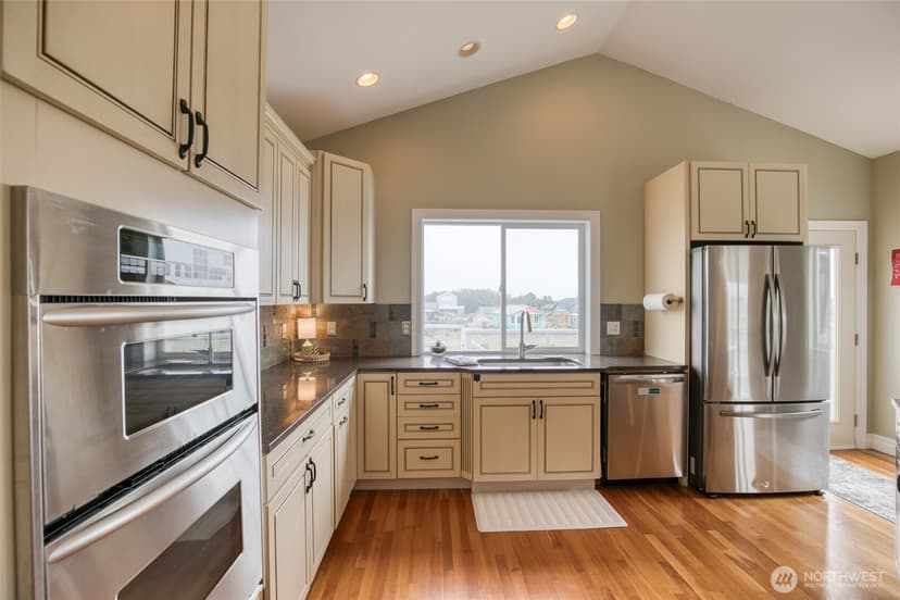 Property photo for 470 West Wind Street, Ocean Shores photo 21