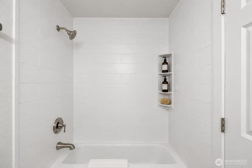 Property photo for 14300 32nd Avenue NE #410, Seattle photo 11