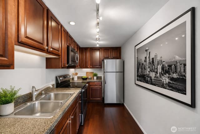 Property photo for 14300 32nd Avenue NE #410, Seattle photo 4