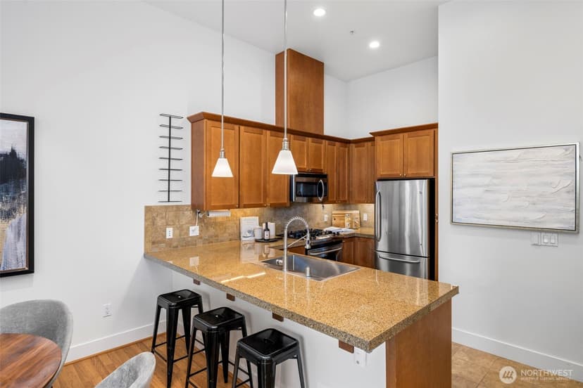 Property photo for 6801 Greenwood Avenue N #106, Seattle photo 8