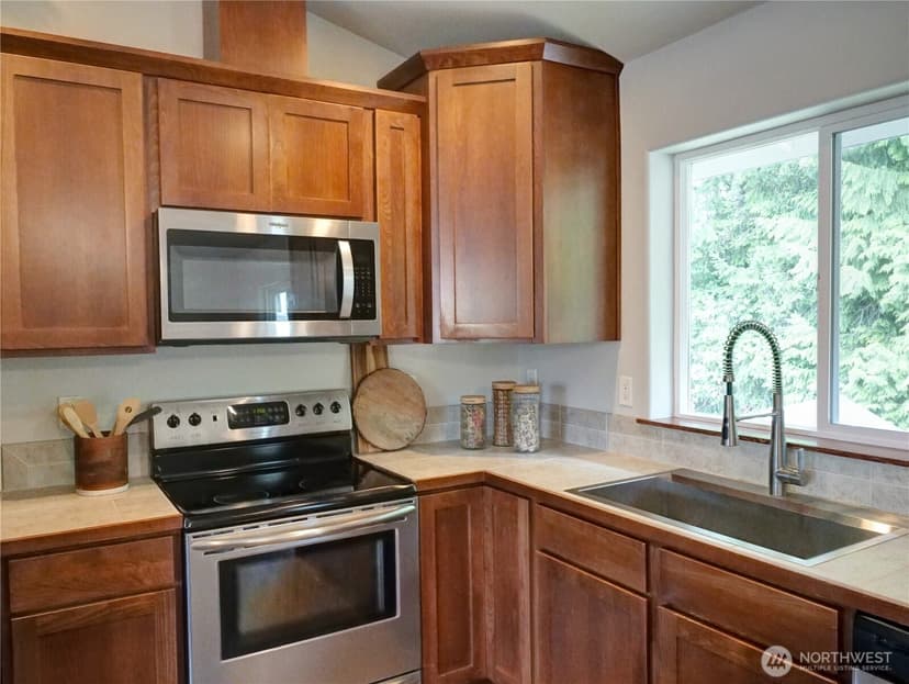Property photo for 1100 Grant Place, Snohomish photo 8