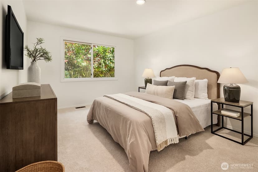 Property photo for 8531 Hunts Point Lane, Hunts Point photo 9