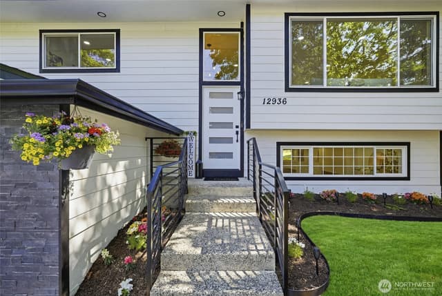 Property photo for 12936 NE 130th St, Kirkland photo 3