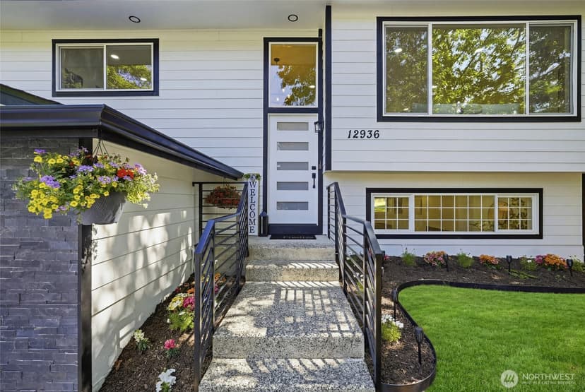 Property photo for 12936 NE 130th St, Kirkland photo 3