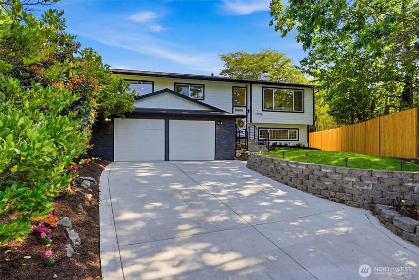 Property photo for 12936 NE 130th St, Kirkland photo 2