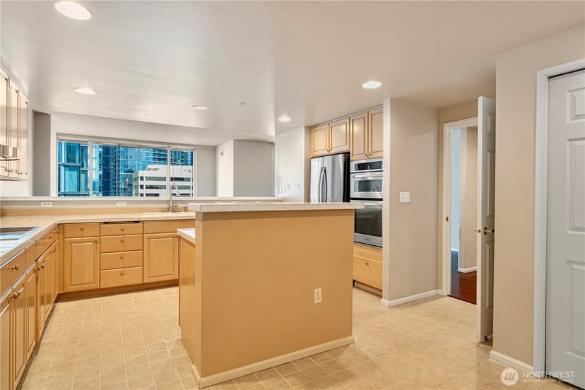 Property photo for 177 107th Avenue NE #1501, Bellevue photo 11