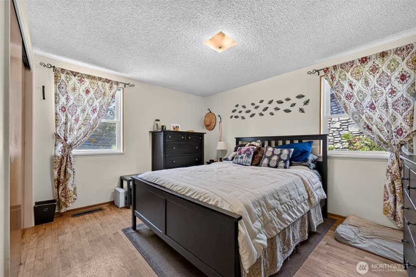 Property photo for 9219 26th Avenue SW, Seattle photo 5