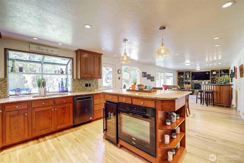 Property photo for 12104 NE 141st Street, Kirkland photo 7