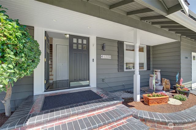 Property photo for 12104 NE 141st Street, Kirkland photo 4