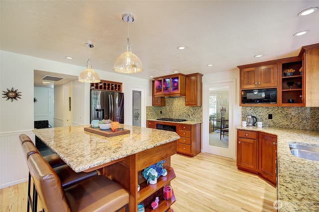 Property photo for 12104 NE 141st Street, Kirkland photo 5