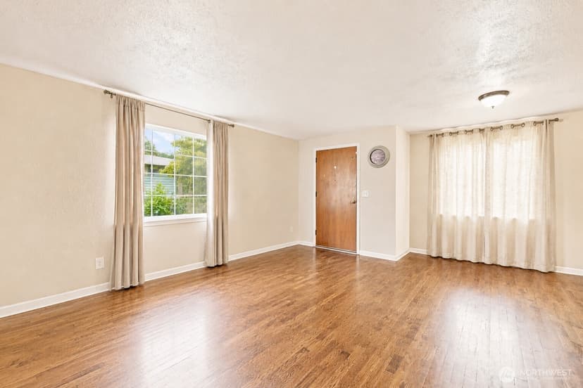 Property photo for 8316 121st Street SW, Lakewood photo 3
