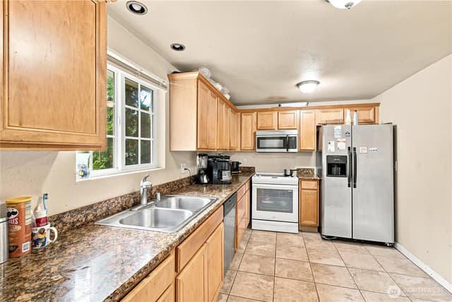 Property photo for 8316 121st Street SW, Lakewood photo 5