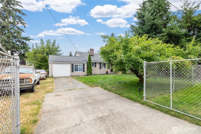 Property photo for 8316 121st Street SW, Lakewood photo 2