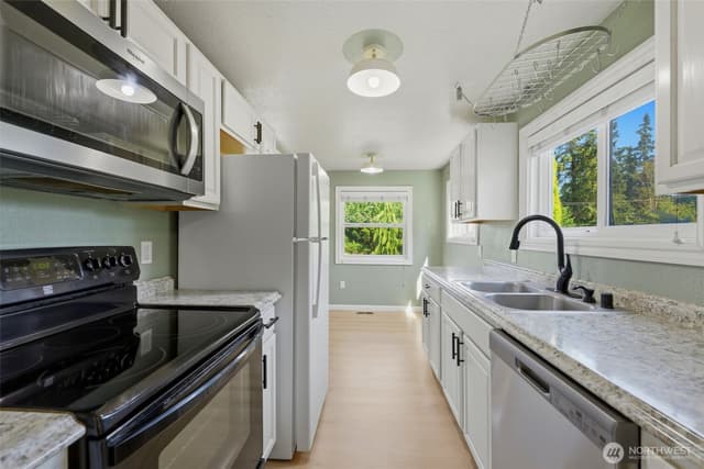 Property photo for 11418 Jovita Boulevard E, Edgewood photo 5