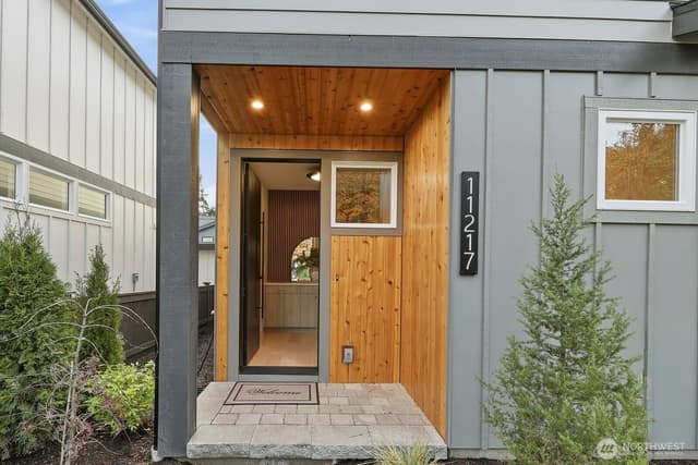 Property photo for 11217 NE 95th Street, Kirkland photo 2