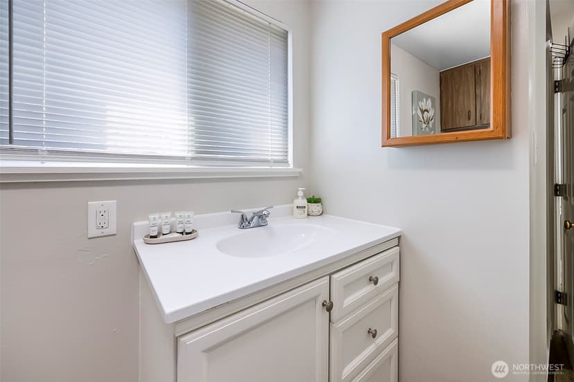 Property photo for 9201 36 Avenue S, Seattle photo 13