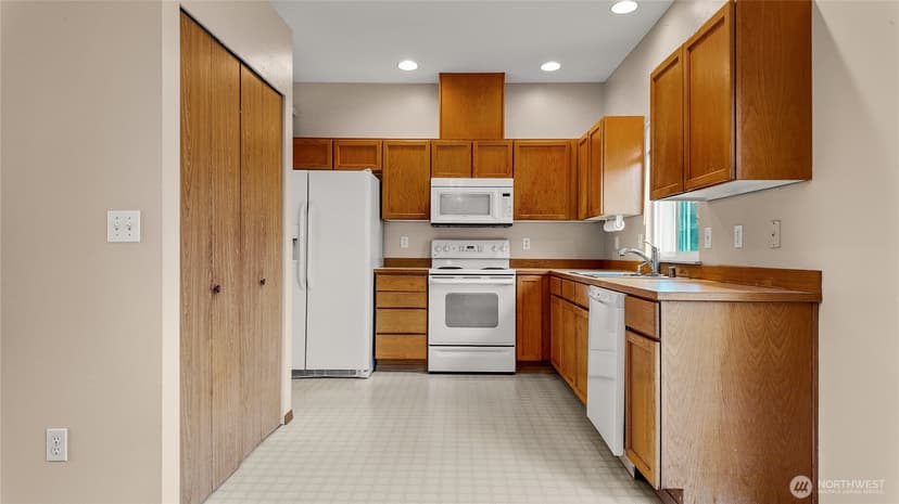 Property photo for 19601 Knoll Dr, Arlington photo 10