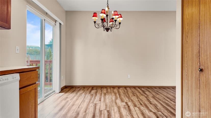 Property photo for 19601 Knoll Dr, Arlington photo 9