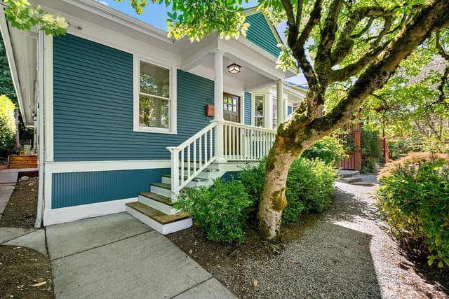 Property photo for 400 21st Avenue E, Seattle photo 2