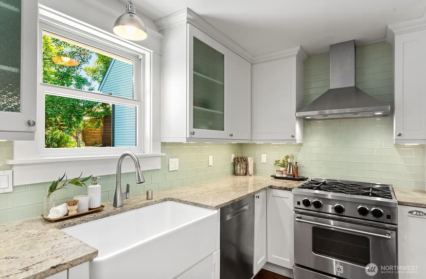 Property photo for 400 21st Avenue E, Seattle photo 6