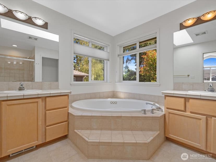 Property photo for 7850 123rd Avenue NE, Kirkland photo 8