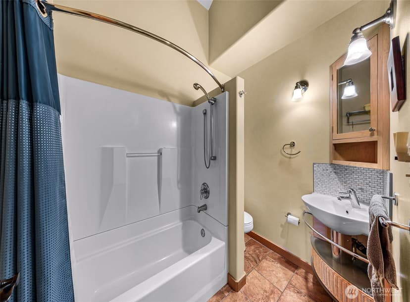 Property photo for 6701 Holst Road, Clinton photo 14