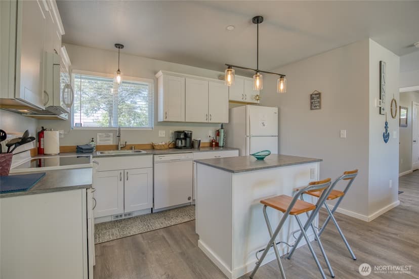 Property photo for 998 Point Brown Avenue SE, Ocean Shores photo 9