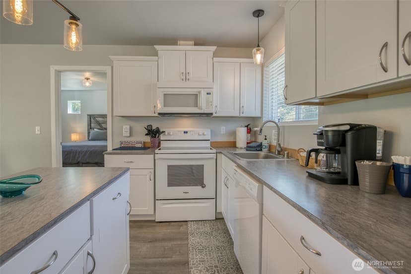 Property photo for 998 Point Brown Avenue SE, Ocean Shores photo 11
