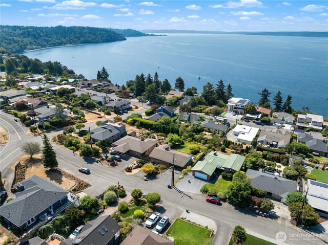 Property photo for 12153 Marine View Drive SW, Burien photo 4