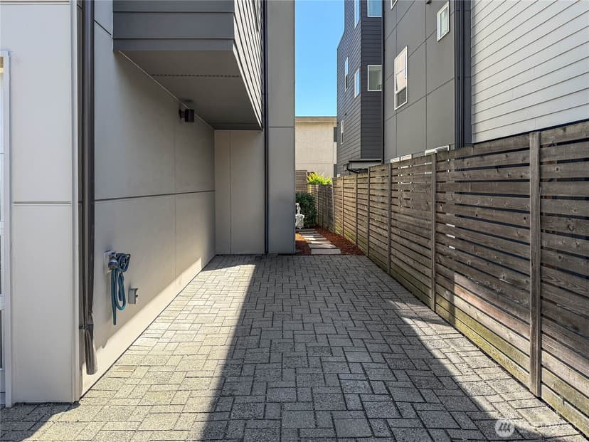 Property photo for 4222 Linden Avenue N, Seattle photo 29