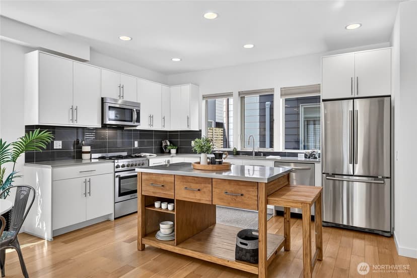 Property photo for 4222 Linden Avenue N, Seattle photo 6