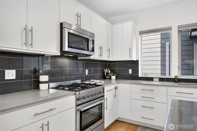 Property photo for 4222 Linden Avenue N, Seattle photo 12